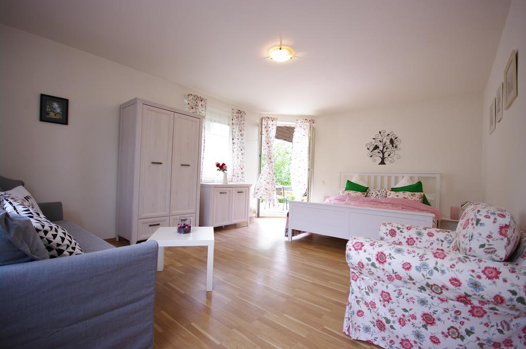 Cozy Gardens Apartments In Praga Exterior foto
